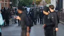 Франция: сотни школ останутся закрытыми из-за протестов